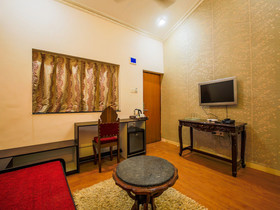 Capital O 22969 The Center Court