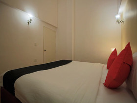 Capital O 22969 The Center Court