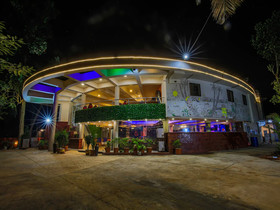 Capital O 22969 The Center Court