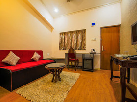 Capital O 22969 The Center Court