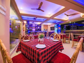 Capital O 22969 The Center Court