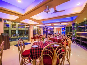 Capital O 22969 The Center Court