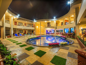 Capital O 22969 The Center Court