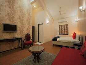 Capital O 22969 The Center Court