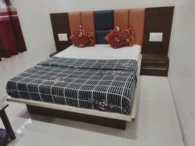 Goroomgo Apsara Guest House Ahmedabad