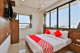 OYO 19303 Hotel Sungold