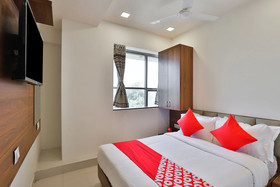 OYO 19303 Hotel Sungold
