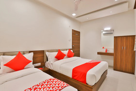 OYO 19303 Hotel Sungold
