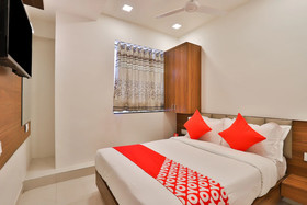 OYO 19303 Hotel Sungold