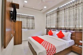 OYO 19303 Hotel Sungold