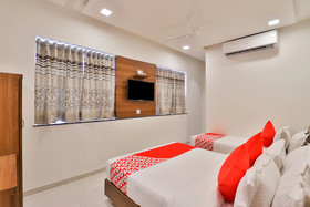 OYO 19303 Hotel Sungold