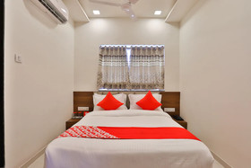 OYO 19303 Hotel Sungold