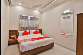 OYO 19303 Hotel Sungold