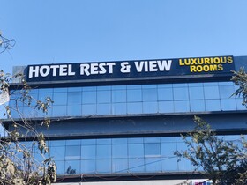 Hotel Rest and View