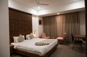 Raaj Svastik Inn