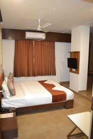 Hotel Sweet Time Restaurant Banquet & Rooms