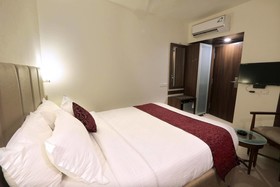 Central Beacon Hotel Surat