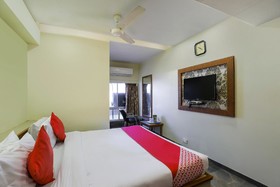 Hotel Royal Retreat by OYO Rooms