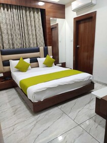 Hotel R R One