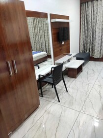 Hotel R R One