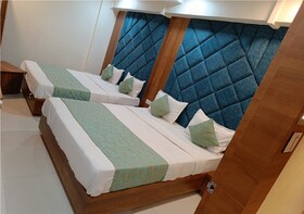 Hotel R R One