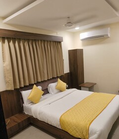 Hotel V R Villa