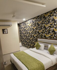 Hotel V R Villa