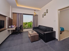 Pride Biznotel Manjusar