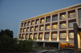 Pride Biznotel Manjusar