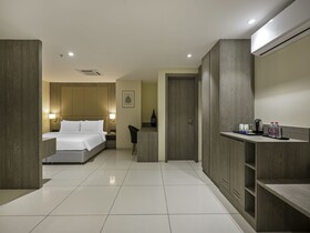 Sunday Hotel