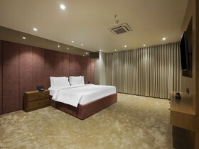 Sunday Hotel