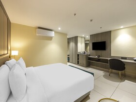 Sunday Hotel