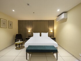 Sunday Hotel