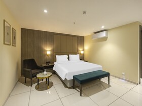 Sunday Hotel