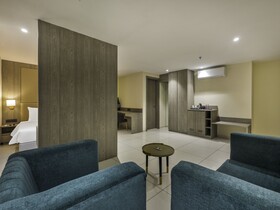 Sunday Hotel