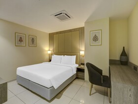Sunday Hotel