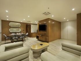 Sunday Hotel
