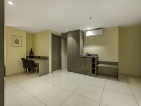 Sunday Hotel