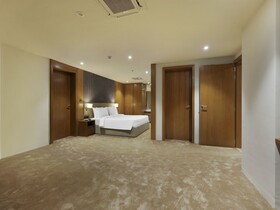 Sunday Hotel