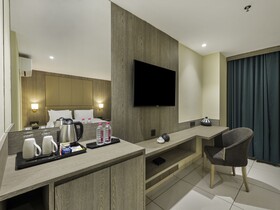Sunday Hotel