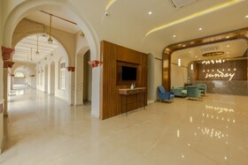Sunday Hotel