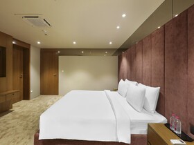 Sunday Hotel