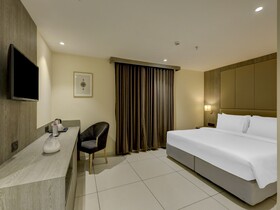 Sunday Hotel
