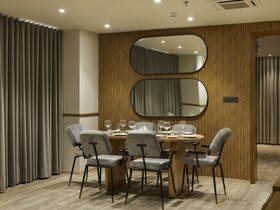 Sunday Hotel