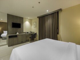 Sunday Hotel