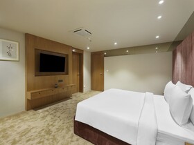 Sunday Hotel