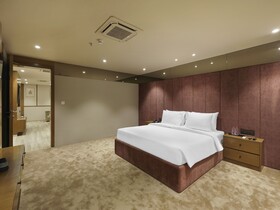 Sunday Hotel