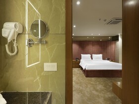 Sunday Hotel
