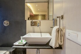 Yahvi Hotel by Treebo