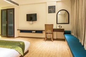 Yahvi Hotel by Treebo